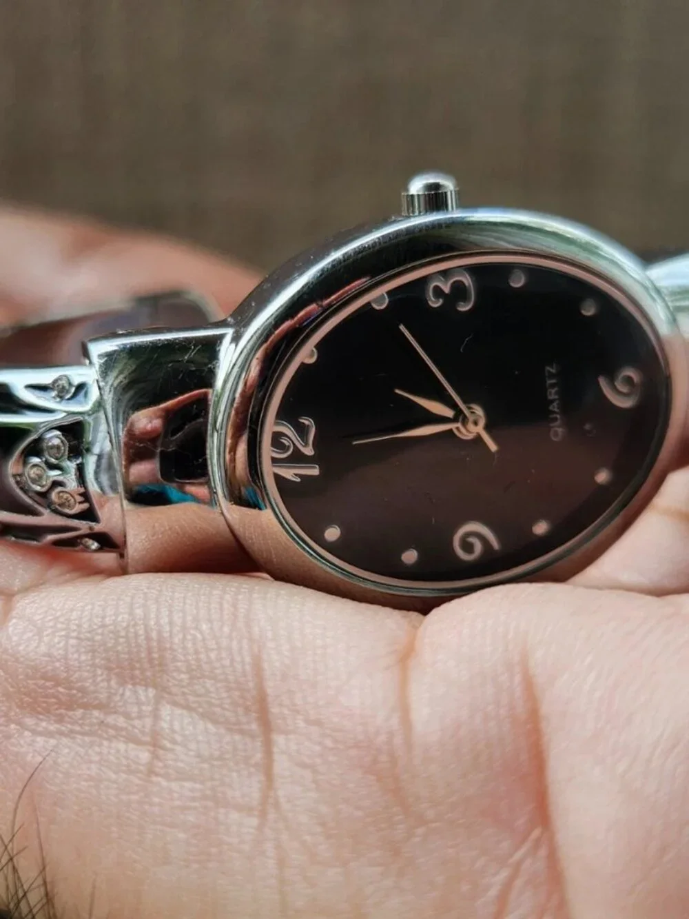 Fashion Women Wristwatch Black/Silver Tone Cuff Band Quartz Analog Watch Unbran